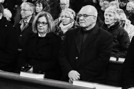 Gemeinsam mit der Mainzer Bundestagsabgeordneten Ursula Groden-Kranich nahm Volker Kauder am Requiem teil.