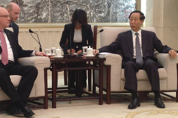 Volker Kauder mit Minister Wang Jiarui 