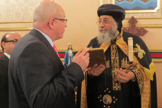 Volker Kauder im Gespräch mit dem koptischen Papst Tawadros II