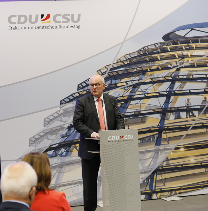 Herr Volker Kauder MdB, Vorsitzender der CDU/CSU-Bundestagsfraktion