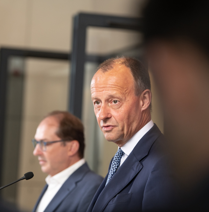 Friedrich Merz und Alexander Dobrindt beim Statement vor der Fraktionssitzung