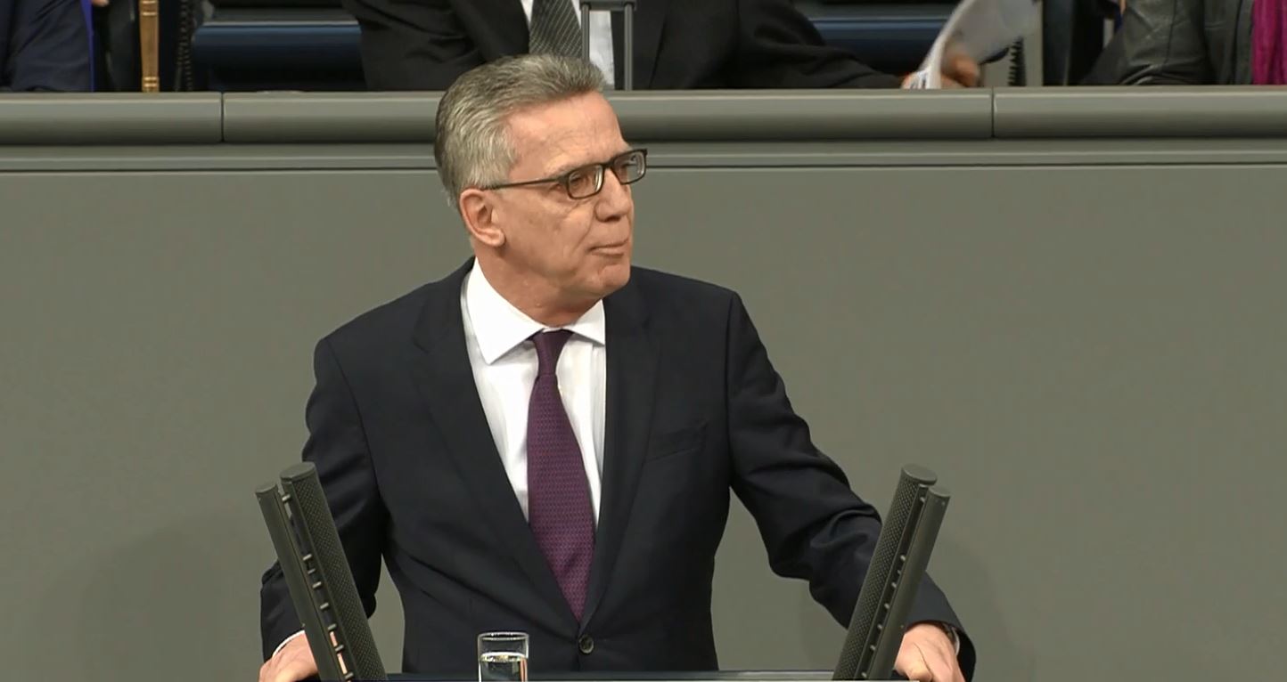 BUndesinnenminister de Maiziere im Plenum