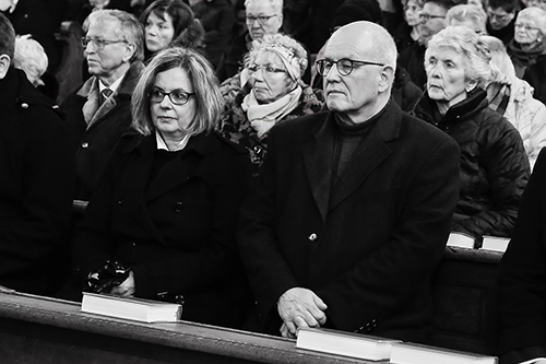 Volker Kauder nahm mit der Mainzer Bundestagsabgeordneten Ursula Groden-Kranich am Requiem teil.