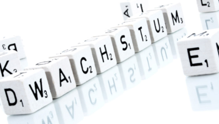 Bild zeigt weiße Würfel mit der Aufschrift Wachstum Bild zeigt weiße Würfel mit der Aufschrift Wachstum
