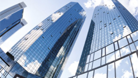 Glasfassade eines Bankhochhauses, Foto: istockphoto/ollo