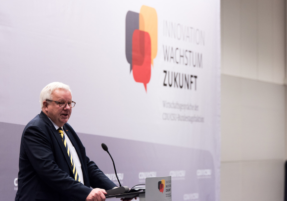 Begrüßung - Dr. Michael Fuchs MdB Stellvertretender Vorsitzender der CDU/CSU-Fraktion im Deutschen Bundestag Kongress Wirtschaft 4.0 – Chancen für Deutschland