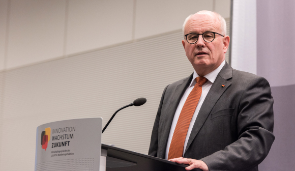 Einführung: Wirtschaft 4.0 und die Zukunft Deutschlands Volker Kauder MdB Vorsitzender der CDU/CSU-Fraktion im Deutschen Bundestag Kongress Wirtschaft 4.0 – Chancen für Deutschland