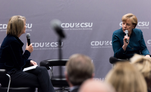 Bundeskanzlerin Dr. Angela Merkel MdB im Gespräch mit der Moderatin Anke Plättner Kongress Wirtschaft 4.0 – Chancen für Deutschland