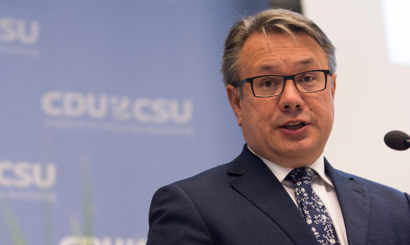 Einführung - Dr. Georg Nüßlein MdB Stellvertretender Vorsitzender der CDU/CSU-Fraktion im Deutschen Bundestag Antibiotika, Georg Nüßlein, Resistenzen