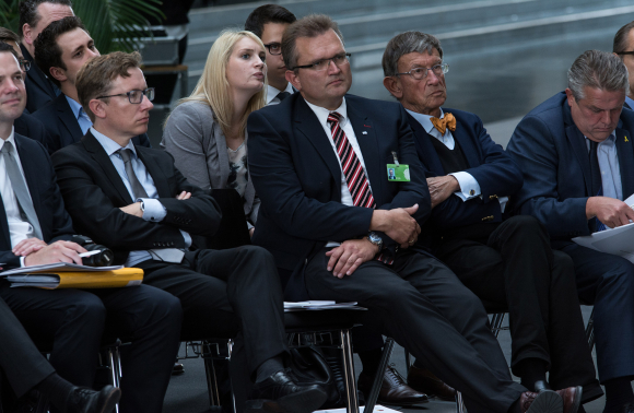Heinz Riesenhuber, Peter Willsch und Besucher des Kongresses