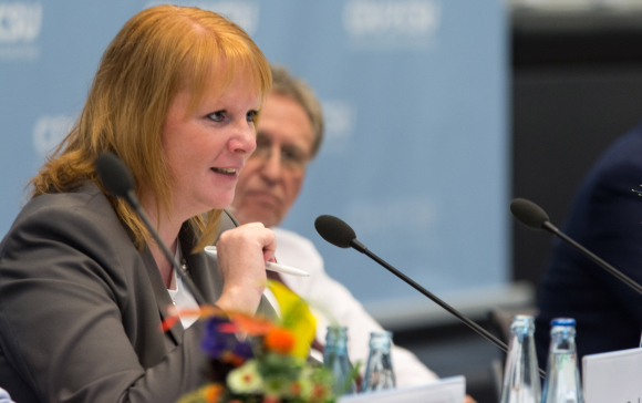 Christina Schwarzer MdB Berichterstatterin für das Thema Kinder- und Jugendhilfe des Ausschusses für Familie, Senioren, Frauen und Jugend der CDU/CSU-Fraktion im Deutschen Bundestag Kongress Kindeswohl auf dem Prüfstand