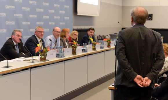 Frage eines Teilnehmers Kongress Kindeswohl auf dem Prüfstand