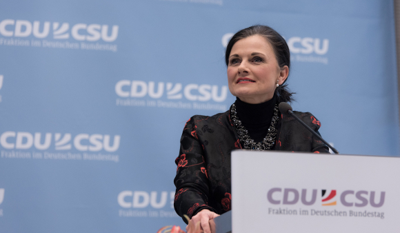 Begrüßung und Einführung durch Gitta Connemann MdB Stellvertretende Vorsitzende der CDU/CSU-Fraktion im Deutschen Bundestag Begrüßung und Einführung Gitta Connemann MdB Stellvertretende Vorsitzende der CDU/CSU-Fraktion im Deutschen Bundestag