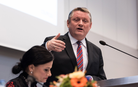 Impuls - Hermann Gröhe MdB Bundesminister für Gesundheit Hermann Gröhe MdB Bundesminister für Gesundheit