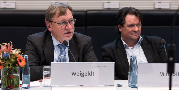 Ulrich Weigeldt Bundesvorsitzender Deutscher Hausärzteverband (l.) und Christoph Minhoff Ulrich Weigeldt Bundesvorsitzender Deutscher Hausärzteverband (l.) und Christoph Minhoff