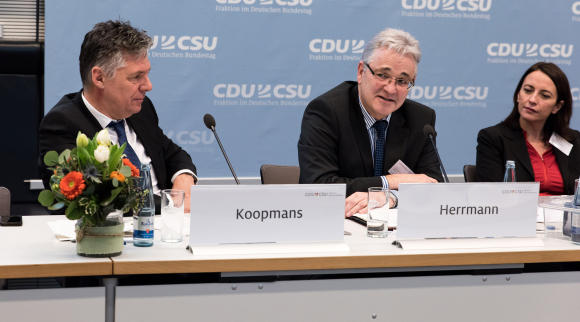 Prof. Dr. Ruud Koopmans (l.), Harald Herrmann und Dr. Cornelia Schu Demografiekongress der CDU/CSU-Fraktion im Deutschen Bundestag