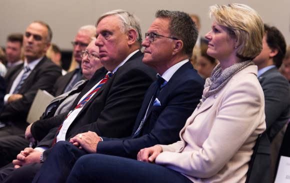 Karl-Josef Laumann, Patientenbeauftragter der Bundesregierung (l.) und Anja Karliczek MdB, Parlamentarische Geschäftsführerin der CDU/CSU-Fraktion im Deutschen Bundestag Arbeitnehmerkongress 2017, Laumann, Karliczek