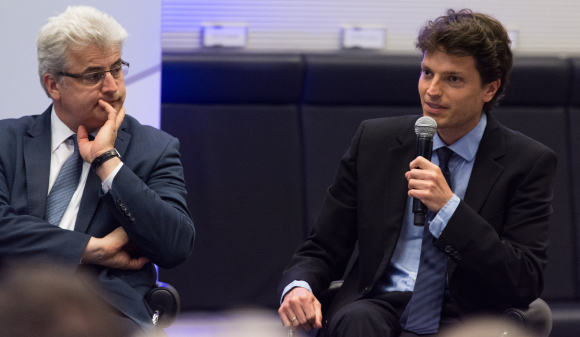 Podiumsdiskussion "Qualifizierung als Schlüssel zum Erfolg" Prof. Dr. Enzo Weber Institut für Arbeitsmarkt- und Berufsforschung (IAB) und Axel Knoerig MdB Mitglied im Bundesvorstand der CDA Deutschlands Arbeitnehmerkongress 2017