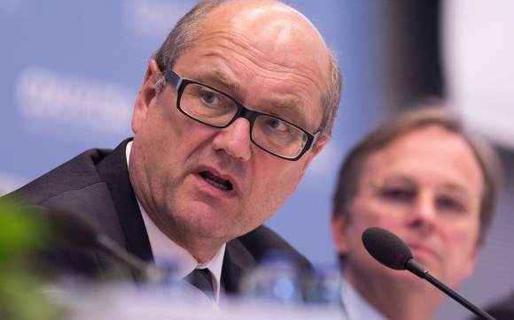 Dr. Martin Dutzmann Bevollmächtigter des Rates der EKD bei der Bundesrepublik Deutschland und der Europäischen Union Dr. Martin Dutzmann Bevollmächtigter des Rates der EKD bei der Bundesrepublik Deutschland und der Europäischen Union