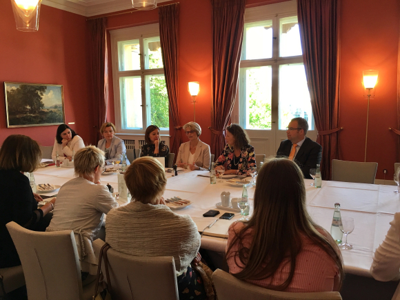 Sitzung der Gruppe der Frauen am 7. Juni 2018. Gast: Anja Karliczek MdB, Bundesministerin für Bildung und Forschung | Foto: Diana Tuppack Sitzung der Gruppe der Frauen am 7. Juni 2018. Gast: Anja Karliczek MdB, Bundesministerin für Bildung und Forschung