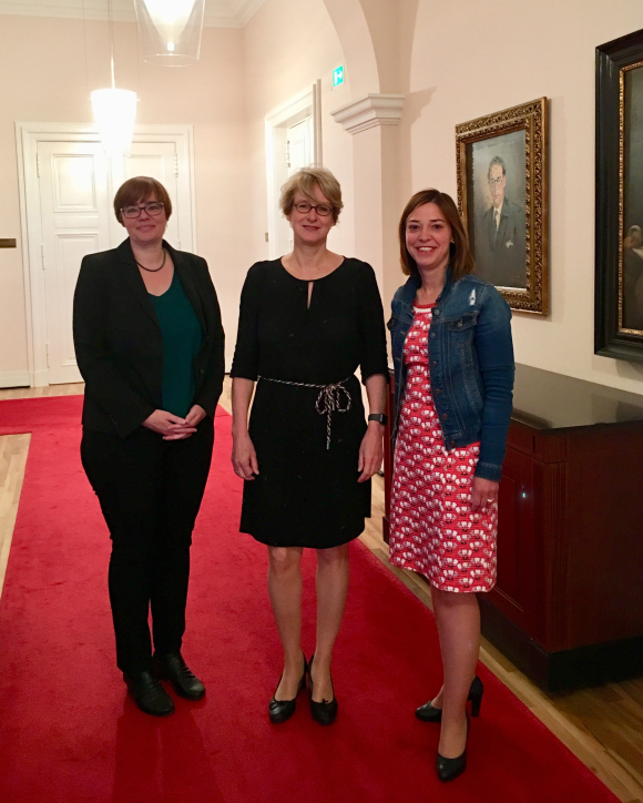 Sitzung der Gruppe der Frauen am 17. Mai 2018. Gäste: Verband der Unternehmerinnen - Claudia Große-Leege (Geschäftsführerin) und Dr. Silvia Mazura (Referentin Grundsatz und Politik) | Foto: Diana Tuppack Sitzung der Gruppe der Frauen am 17. Mai 2018. Gäste: Verband der Unternehmerinnen - Claudia Große-Leege (Geschäftsführerin) und Dr. Silvia Mazura (Referentin Grundsatz und Politik)