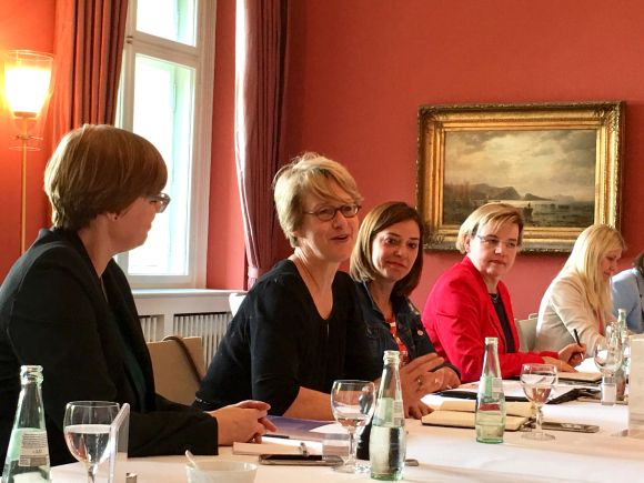 Sitzung der Gruppe der Frauen am 17. Mai 2018. Gäste: Verband der Unternehmerinnen - Claudia Große-Leege (Geschäftsführerin) und Dr. Silvia Mazura (Referentin Grundsatz und Politik) | Foto: Diana Tuppack Sitzung der Gruppe der Frauen am 17. Mai 2018. Gäste: Verband der Unternehmerinnen - Claudia Große-Leege (Geschäftsführerin) und Dr. Silvia Mazura (Referentin Grundsatz und Politik)