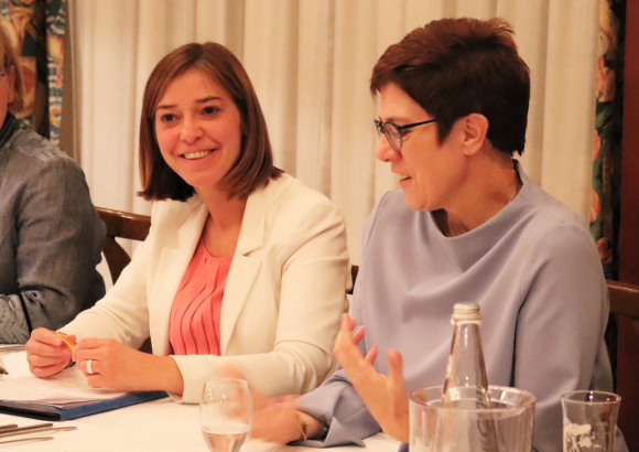 Sitzung der Gruppe der Frauen am 26. September 2018, Gast: Generalsekretärin Annegret Kramp-Karrenbauer | Foto Diana Tuppack | Creative Commons-Lizenz CC BY-ND-4.0 Sitzung der Gruppe der Frauen am 26. September 2018, Gast: Generalsekretärin Annegret Kramp-Karrenbauer | Foto Diana Tuppack | Creative Commons-Lizenz CC BY-ND-4.0