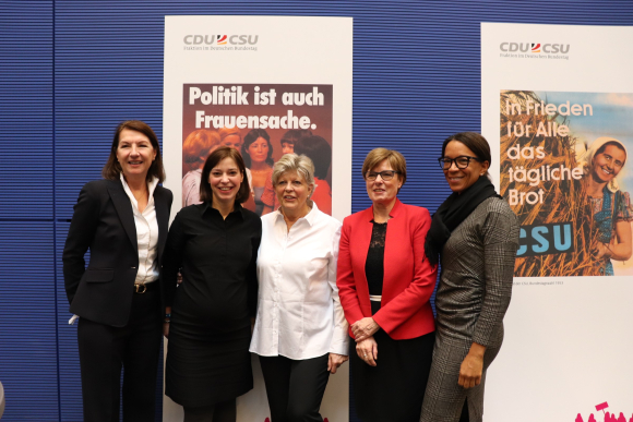 Empfang im Anschluss an die Feierstunde „100 Jahre Frauenwahlrecht“ im Deutschen Bundestag am 17. Januar 2019. Foto: Diana Tuppack Empfang im Anschluss an die Feierstunde „100 Jahre Frauenwahlrecht“ im Deutschen Bundestag am 17. Januar 2019. Foto: Diana Tuppack