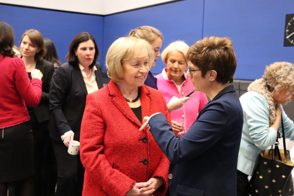 Empfang im Anschluss an die Feierstunde „100 Jahre Frauenwahlrecht“ im Deutschen Bundestag am 17. Januar 2019. Foto: Diana Tuppack Empfang im Anschluss an die Feierstunde „100 Jahre Frauenwahlrecht“ im Deutschen Bundestag am 17. Januar 2019. Foto: Diana Tuppack