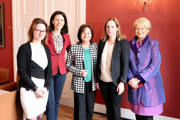 Sitzung der Gruppe der Frauen am 11. April 2019. Gast: Hildegard Bentele MdA, Spitzenkandidatin der CDU Berlin für die Europawahl | Foto: Diana Tuppack Sitzung der Gruppe der Frauen am 11. April 2019. Gast: Hildegard Bentele MdA, Spitzenkandidatin der CDU Berlin für die Europawahl | Foto: Diana Tuppack