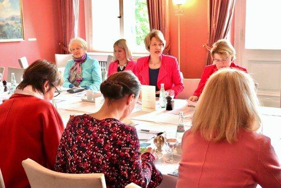 Sitzung der Gruppe der Frauen am 9. Mai 2019. Bericht von Dr. Anja Weisgerber MdB zum Thema "Klimawandel" | Foto: Diana Tuppack Sitzung der Gruppe der Frauen am 9. Mai 2019