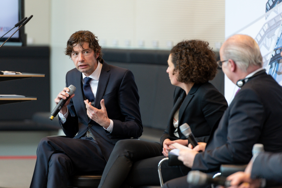 Prof. Dr. Christian Drosten | Institut für Virologie Charité – Universitätsmedizin Berlin und  Prof. Dr. Clarissa Prazeres da Costa | Institut für Medizinische Mikrobiologie, Immunologie und Hygiene Technische Universität München