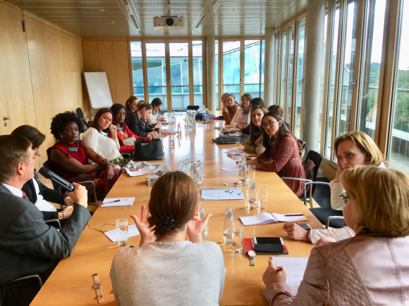 KAS-Delegation aus Lateinamerika im Gespräch mit Yvonne Magwas MdB am 5. September 2019 | Foto: Diana Tuppack KAS-Delegation aus Lateinamerika im Gespräch mit Yvonne Magwas MdB am 5. September 2019 | Foto: Diana Tuppack