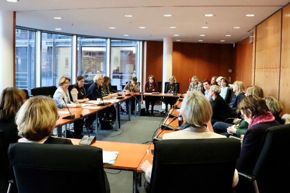 Sondersitzung der Gruppe der Frauen am 10. Dezember 2019 | Thema: Mehr Frauen in die Parlamente | Foto: Diana Tuppack Sondersitzung der Gruppe der Frauen am 10. Dezember 2019 | Thema: Mehr Frauen in die Parlamente