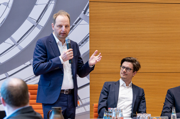 Blockchain: Meet & Greet Blockchain: Meet & Greet