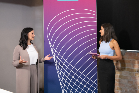 Gitta Connemann MdB und Moderatorin Asil Cankat Gitta Connemann MdB und Moderatorin Asil Cankat