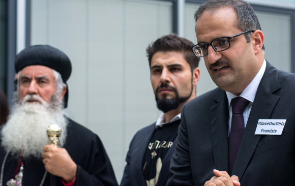Bischof Dr. Julius Hanna Aydin, Simon Jacob (Zentralrat Orientalischer Christen in Deutschland) und Telim Tolan (Vorsitzender des Zentralrats der Jesiden in Deutschland), v.l.n.r. Bischof Dr. Julius Hanna Aydin, Simon Jacob (Zentralrat Orientalischer Christen in Deutschland) und Telim Tolan (Vorsitzender des Zentralrats der Jesiden in Deutschland), v.l.n.r.