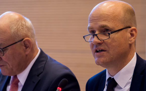 Begrüßung Ralph Brinkhaus MdB Stellvertretender Vorsitzender der CDU/CSU-Fraktion im Deutschen Bundestag 1. Ordnungspolitischer Dialog Löst Neokeynesianismus unsere fiskalpolitischen Herausforderungen?