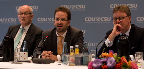 Volker Kauder, Vorsitzender der CDU/CSU-Fraktion, Klaus Müller, Verbraucherzentrale Bundesverband e.V., Michael Grosse-Brömer, 1. Parlamentarischer Geschäftsführer der CDU/CSU-Fraktion Volker Kauder, Klaus Müller, Michael Grosse-Brömer