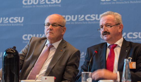 Volker Kauder (links) und Präsident der Fraunhofer-Gesellschaft, Raimund Neugebauer Volker Kauder (links) und Präsident der Fraunhofer-Gesellschaft, Raimund Neugebauer