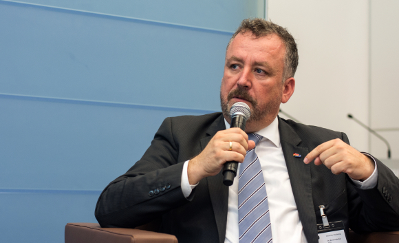 Flucht und Vertreibung war das Thema in der Diskussionsrunde mit Bernd Fabritius Flucht und Vertreibung war das Thema in der Diskussionsrunde mit Bernd Fabritius