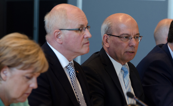 Volker Kauder MdB, Vorsitzender der CDU/CSU-Fraktion im Deutschen Bundestag und Rainer Wendt, Bundesvorsitzender der Deutschen Polizeigewerkschaft Volker Kauder MdB, Vorsitzender der CDU/CSU-Fraktion im Deutschen Bundestag und Rainer Wendt, Bundesvorsitzender der Deutschen Polizeigewerkschaft