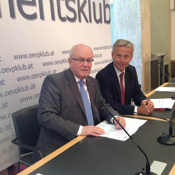 Volker Kauder und Klub-Obmann Reinhold Lopatka Tagung des GfV der CDU/CSU-Bundestagsfraktion und des ÖVP-Parlamentsklubs in Wien