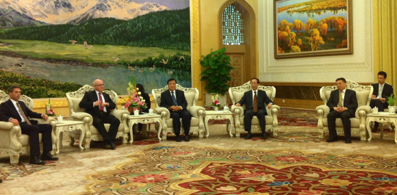 Volker Kauder im Gespräch mit Liu Yunshan, Mitglied des ständigen Ausschusses des Politbüros Volker Kauder im Gespräch mit Liu Yunshan, Mitglied des ständigen Ausschusses des Politbüros