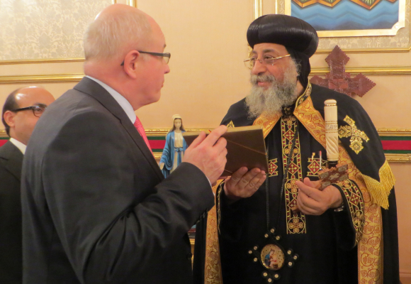 Volker Kauder im Gespräch mit dem koptischen Papst Tawadros II Volker Kauder im Gespräch mit dem koptischen Papst Tawadros II