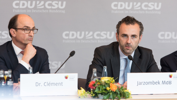 Dr. Christoph Clément (l.), Thomas Jarzombek MdB Vorsitzender der Arbeitsgruppe Digitale Agenda und Berichterstatter für das TSM-Paket in der Arbeitsgruppe Verkehr und digitale Infrastruktur der CDU/CSU-Fraktion im Deutschen Bundestag (r)