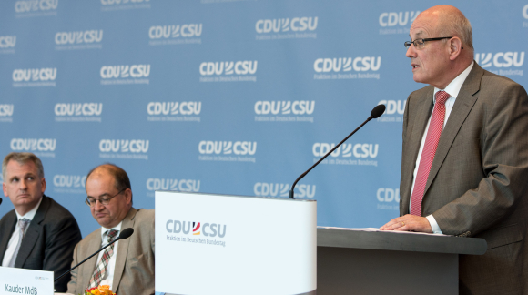 am Podium Volker Kauder MdB