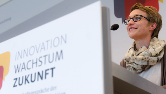 Begrüßung durch Nadine Schön MdB Stellvertretende Vorsitzende der CDU/CSU-Fraktion im Deutschen Bundestag