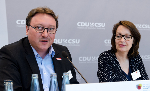 Dr. Andreas Pallack Schulleiter des Franz-Stock-Gymnasiums Arnsberg und Frau Christine Hauck 1.Vorsitzende des Bündnisses für Bildung e.V.