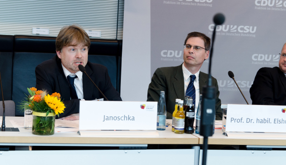 Oliver Janoschka Geschäftsführer des Hochschulforums Digitalisierung (l.) und Prof. Dr. habil. Uwe Elsholz (r.)